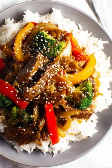 A delicious plate of easy beef stir fry with colorful vegetables